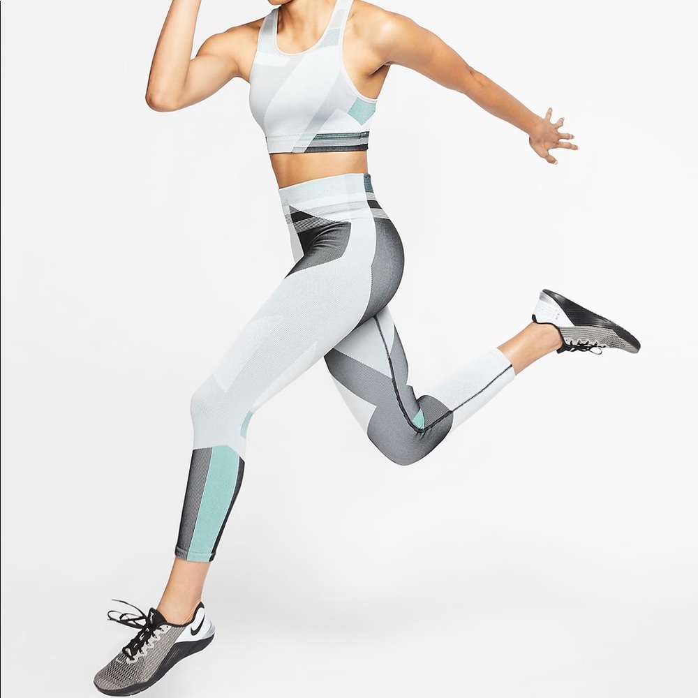 Nike Sculpt Lux Tight Fit Leggings